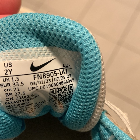 Girls Nike basketballl shoes - Picture 5 of 5